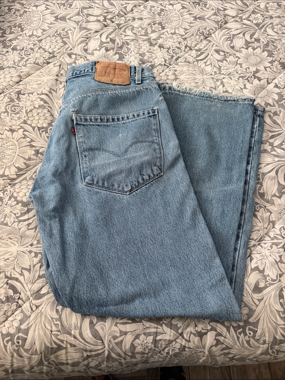 Levi's 557 Men's Medium Blue Straight Jeans